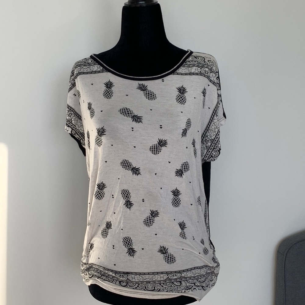 Women’s pineapple t-shirt Size M